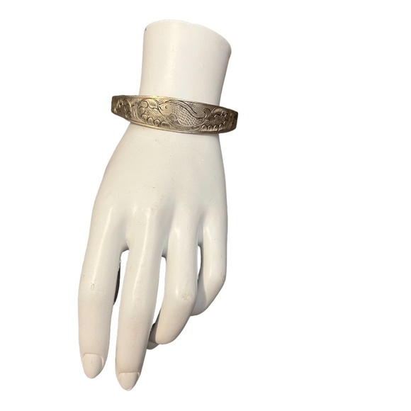 Silver tone Hand Tooled FISH Hinged Bangle Dangle Ball Bell Bracelet 7 5/8" - Picture 2 of 15